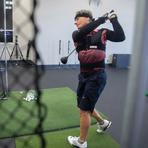 https://cdn-content.qualisys.com/2022/09/golf-swing-analysis-motion-capture.jpg